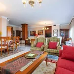 Stylish And Spacious 3 Bedroom Apartment