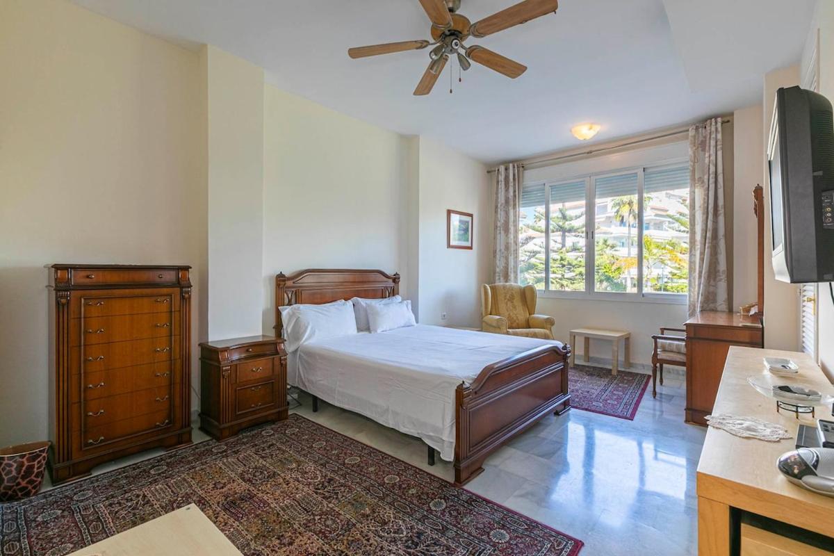Stylish And Spacious 3 Bedroom Apartment *