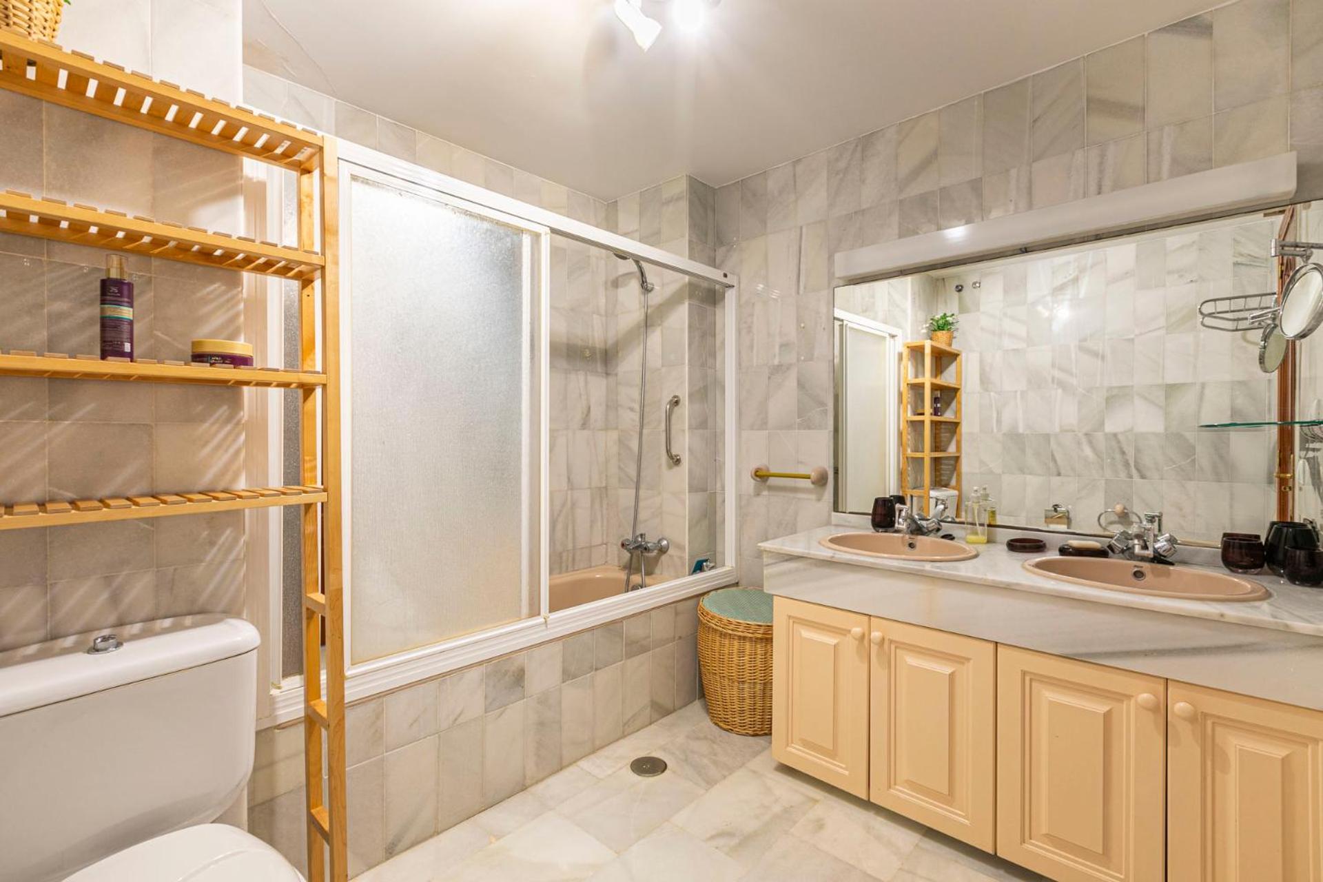 Apartment Stylish And Spacious 3 Bedroom Marbella