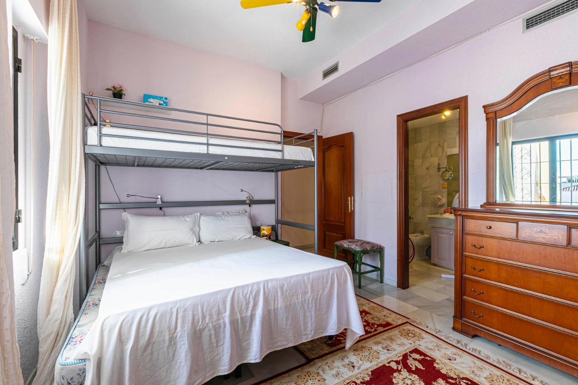 Stylish And Spacious 3 Bedroom Apartment *