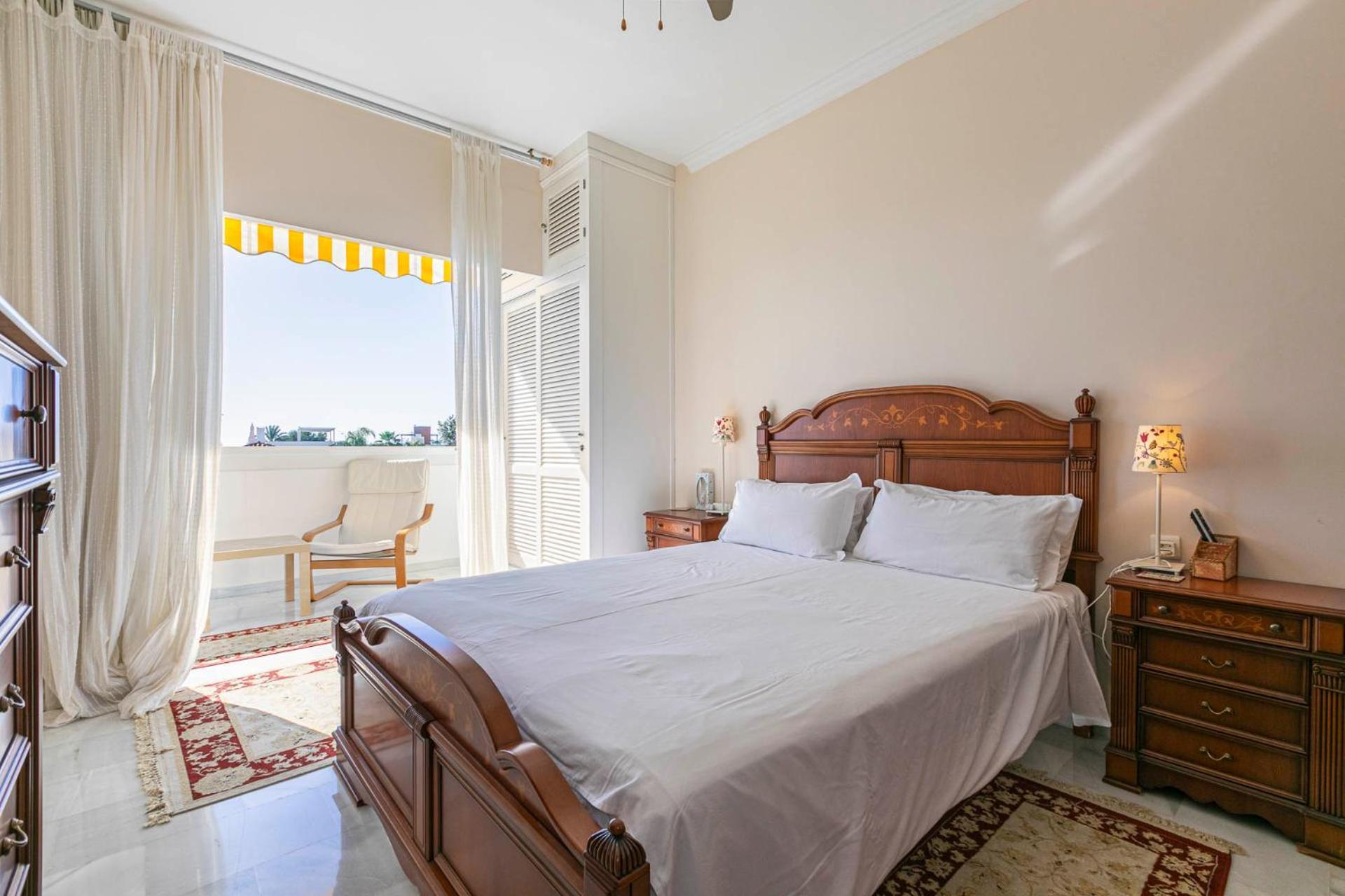 Apartment Stylish And Spacious 3 Bedroom *