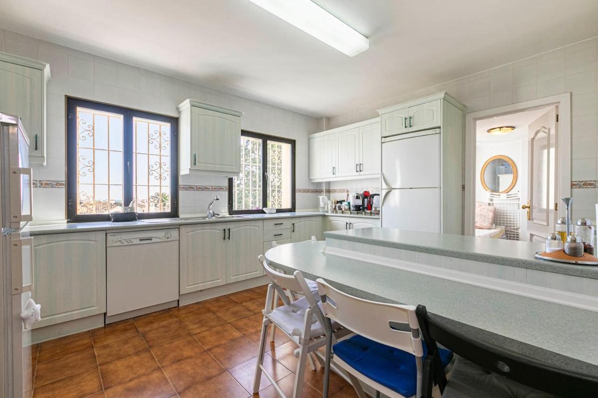 Apartment Stylish And Spacious 3 Bedroom Marbella